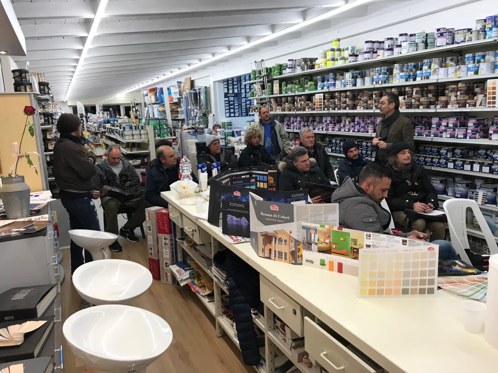 Evento con i clienti nel reparto colorificio
