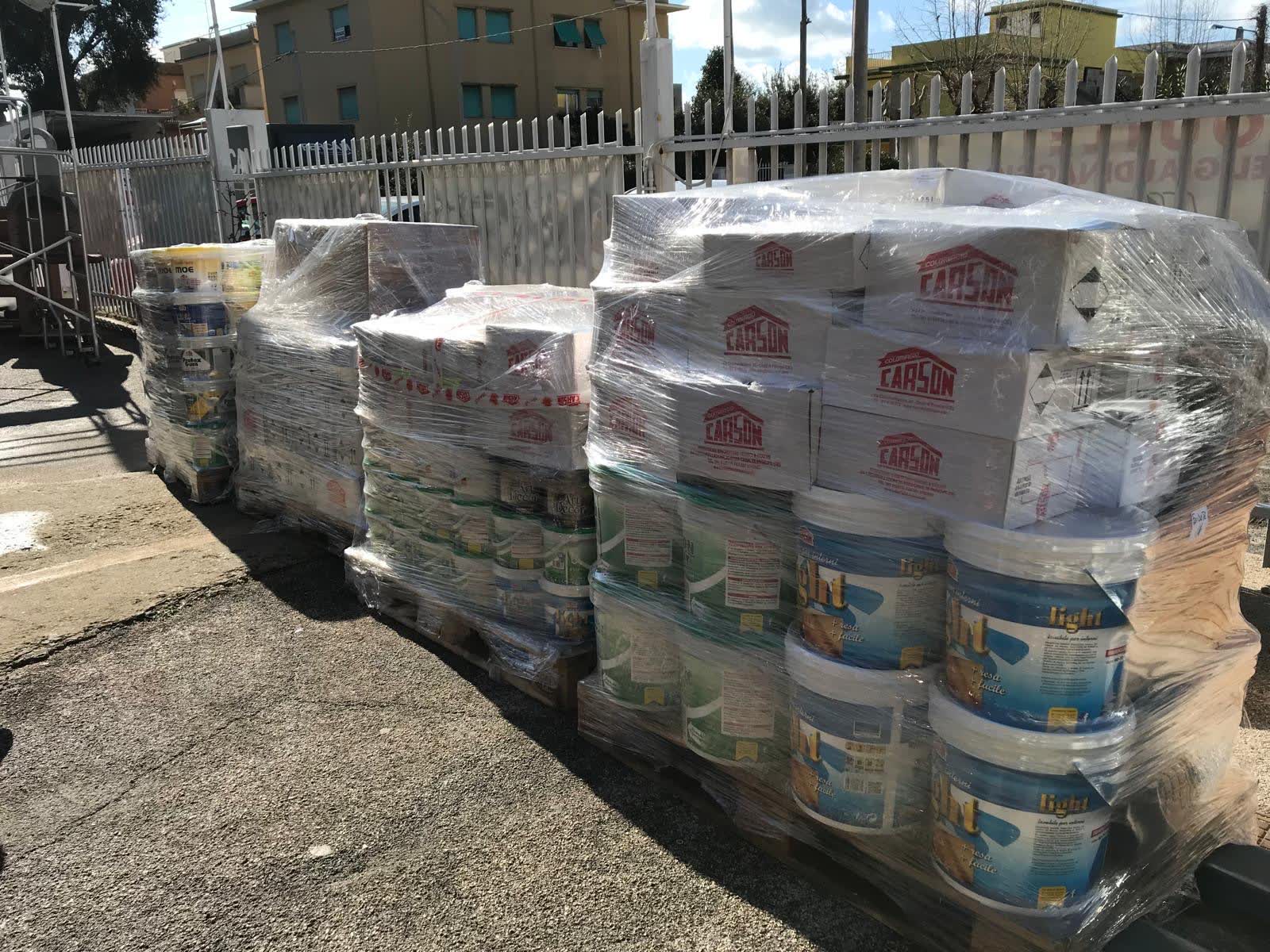 Bancali di vernici in arrivo