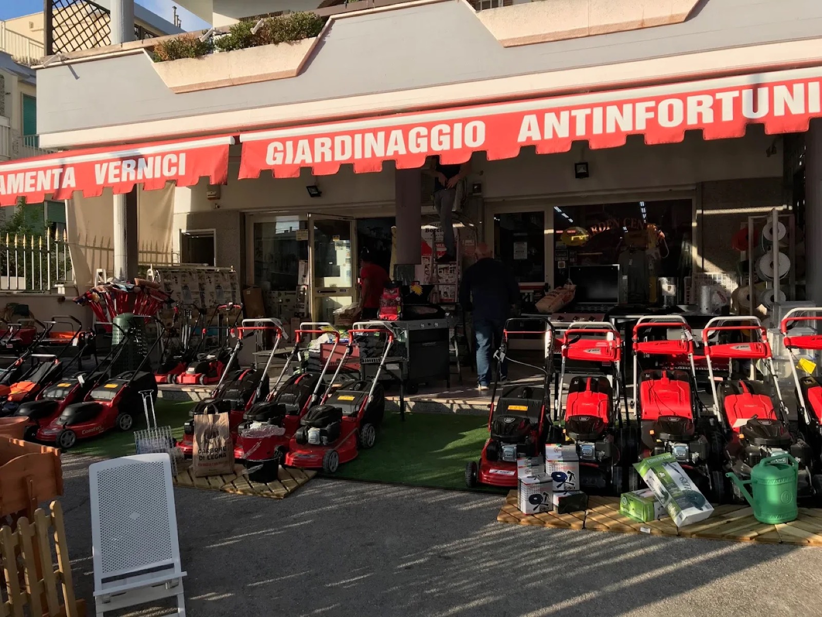 Esterno Ferramenta Fai Da Te a Lavinio